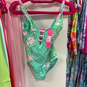 Lilly Pulitzer swimsuit sz 2 nwt
